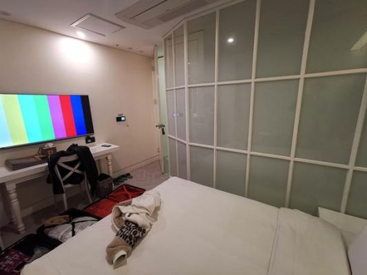 通常酒店14点办理入住，早到可能需要等待，钟点房需要注意这些吗？我的世界的小宾馆在哪里