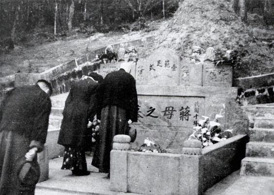 蒋介石的坟墓在哪里？（我的世界里墓穴在哪里）