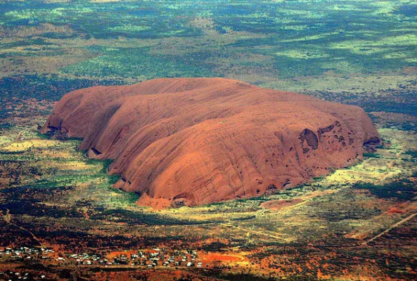 艾尔斯巨石为什么不叫山？（我的世界彩色山在哪里）