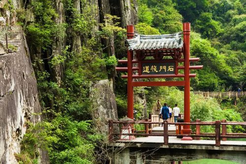 汉中石门隧道全长多少千米？（我的世界哪里的人工隧道）