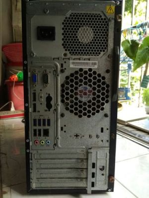 我的主机箱后面有6个孔，音响有两个插头绿色和黑色，插哪两个啊？（我的世界哪里有喇叭箱）